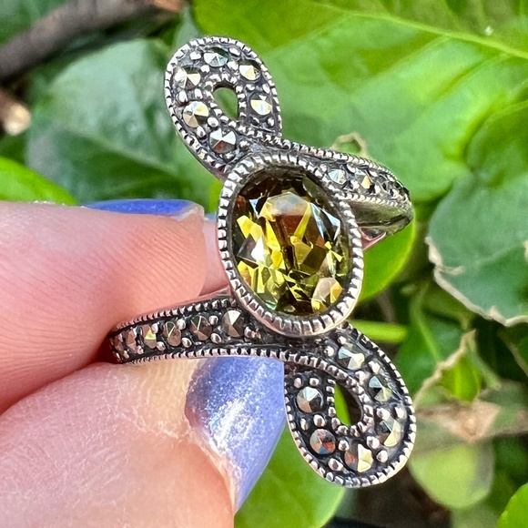 VINTAGE JUDITH JACK STERLING SILVER 925 OLIVE GREEN QUARTZ AND MARCASITE RING